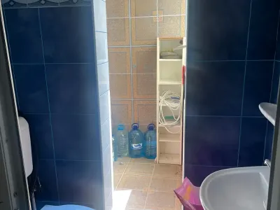 baie moderna dus apartament vanzare cumparare 1 Decembrie Ilfov